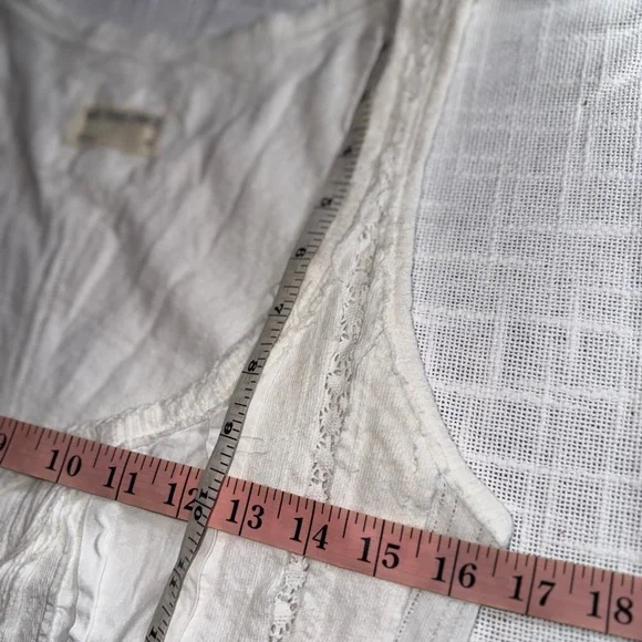 Euc We the Free white button down tank top sz medium - Picture 10 of 10